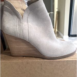 Wedge bootie